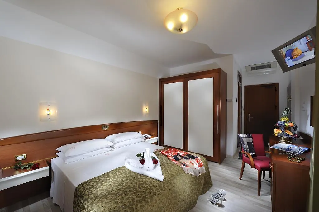 Hotel Eden Bibione 4*,