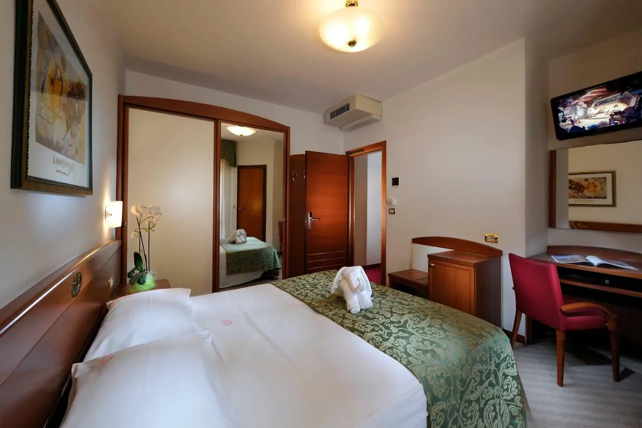 Hotel Eden Bibione 4*,